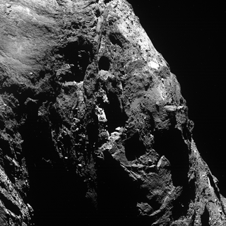 Illustration for article titled Rosetta Image Makes You Feel Like You're on the Surface of a Comet